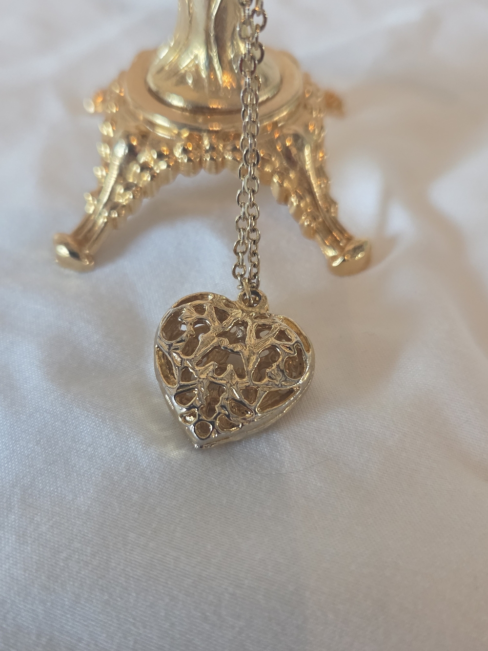 Gold Heart Filigree Pendant Necklace - Women Jewelry